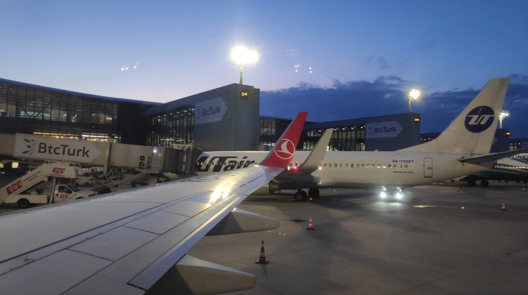 Rusia bruiază și falsifică traseele de zbor. Avioanele, nevoite să vireze pentru a evita obstacole-fantomă