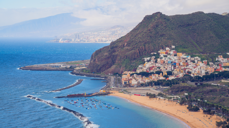 Locuitorii din Canare s-au săturat de turiști. Plănuiesc proteste și greve, ca reacție împotriva turismului excesiv