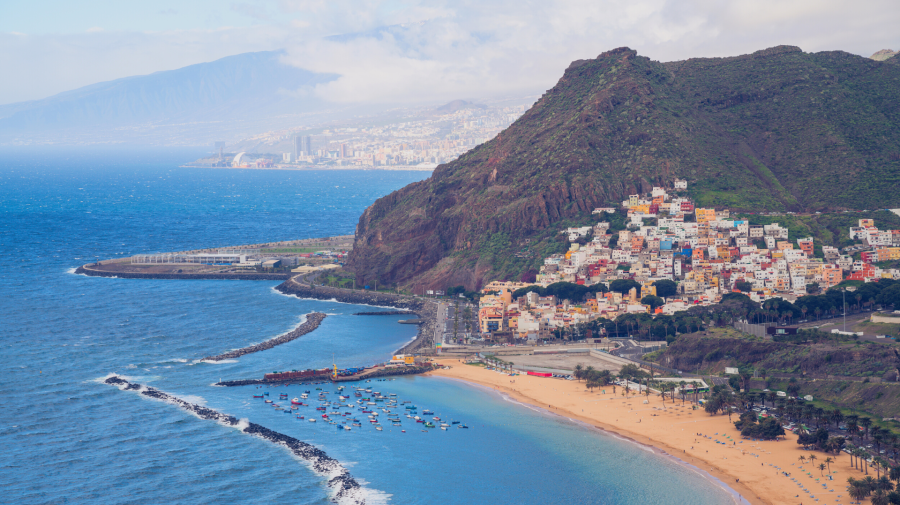 Locuitorii din Canare s-au săturat de turiști. Plănuiesc proteste și greve, ca reacție împotriva turismului excesiv