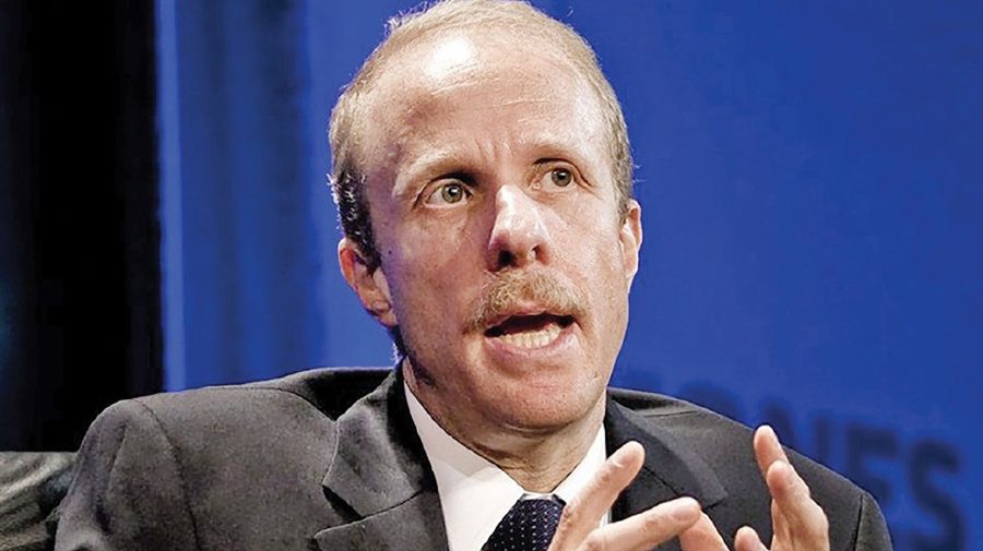 Cine este miliardarul ce vinde „moarte” şi cum a reuşit el să unească 18 dintre cele mai letale companii din SUA