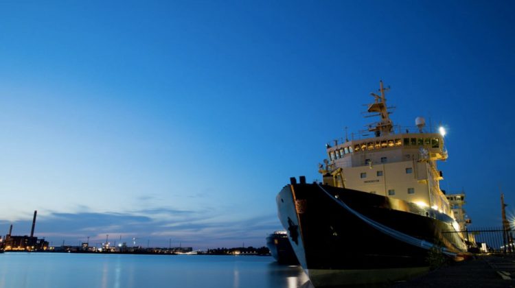 Petrolierele fantomă ale lui Putin ar putea fi interzise în Marea Baltică