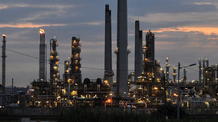 Rusia se pregătește să închidă robinetul exportului de benzină. Guvernul analizează un embargo total