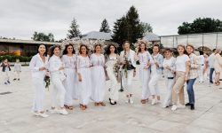 „Noaptea Sânzienelor” – cu tradiţii mistice, vin alb nelimitat şi petrecere cu muzică Retro Pop, la Castel Mimi