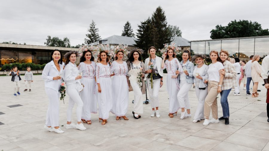 „Noaptea Sânzienelor” – cu tradiţii mistice, vin alb nelimitat şi petrecere cu muzică Retro Pop, la Castel Mimi