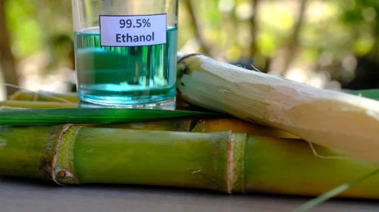 Milioane din aburi de spirt! Cine controlează piața etanolului în Moldova