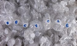 Moldova, sufocată de gunoaie! Sticlele ar putea aduce bani la returnare. Autoritățile vor un mecanism de garanție