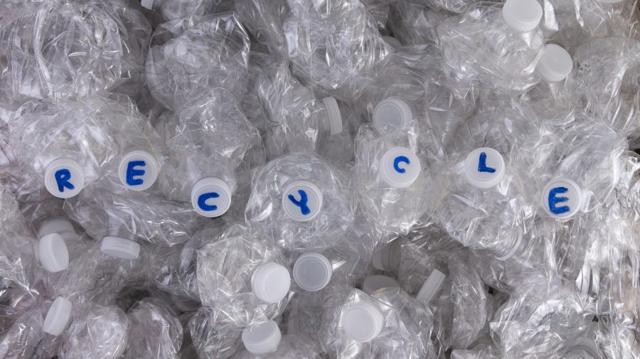 Moldova, sufocată de gunoaie! Sticlele ar putea aduce bani la returnare. Autoritățile vor un mecanism de garanție