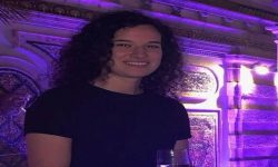 Povestea unei tinere de 24 de ani care câștigă mii de dolari lunar lucrând doar 20 de minute pe zi