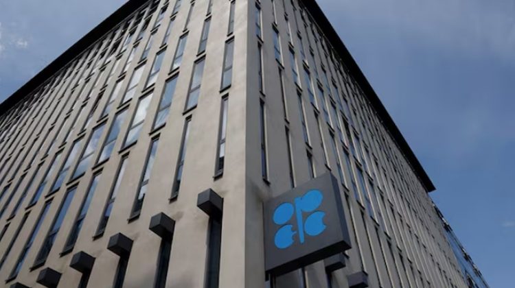 Război pentru barilul ieftin. SUA presează, OPEC+ pompează