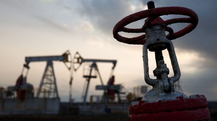 UE taie robinetul Rusiei: petrolul interzis din 2026, gazul din 2027