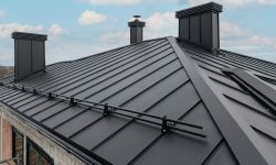 Acoperișuri din țiglă metalică: avantaje, durata de viață și sfaturi de montaj