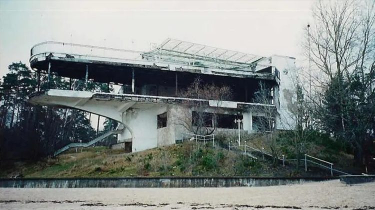 „Perla Mării”, restaurantul legendar din Letonia, care a strălucit în perioada sovietică, lăsat în paragină