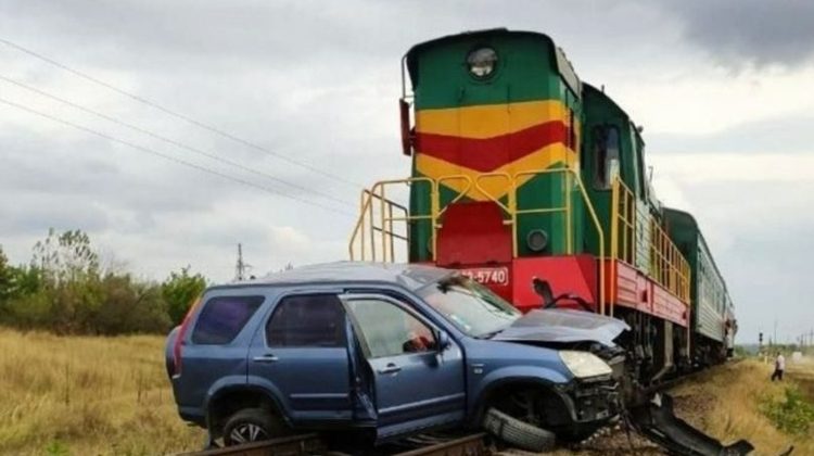 30 de treceri feroviare transformate în puncte de risc! CFM: Nu avem bani