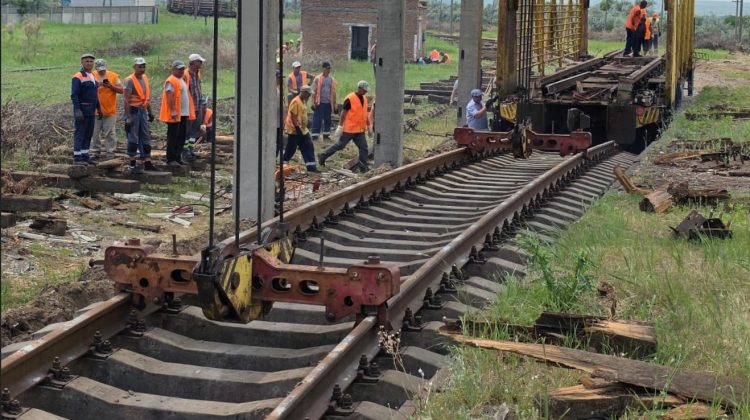 După ani de rugină, tronsonul Cantemir–Fălciu repornit. Urmează lucrările pe calea europeană