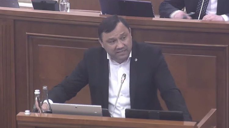 Pro-Vlah ieri, pro-PAS azi – deputatul plângăcios o scuză pe milionara Acbaș