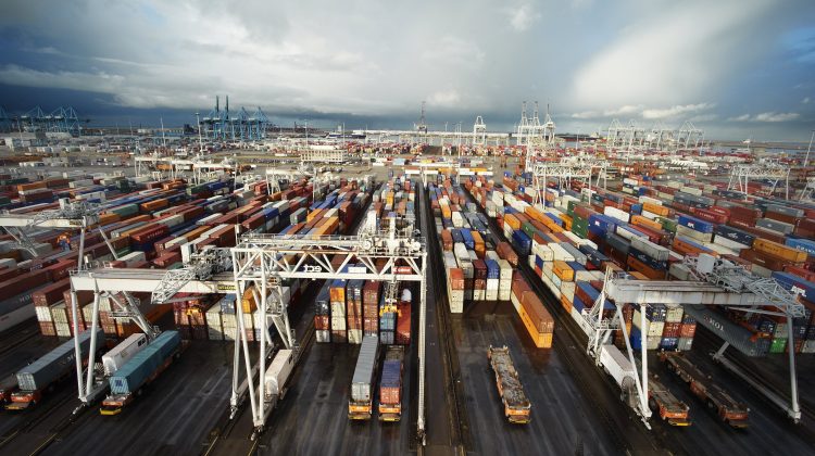 Marfa stă, clienții așteaptă! Tarifele americane și seceta pun Europa în genunchi