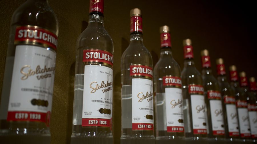 Falimentul vodcii „Stolichnaya” zguduie America! Miliardar rus: Hackerii și Kremlinul m-au distrus
