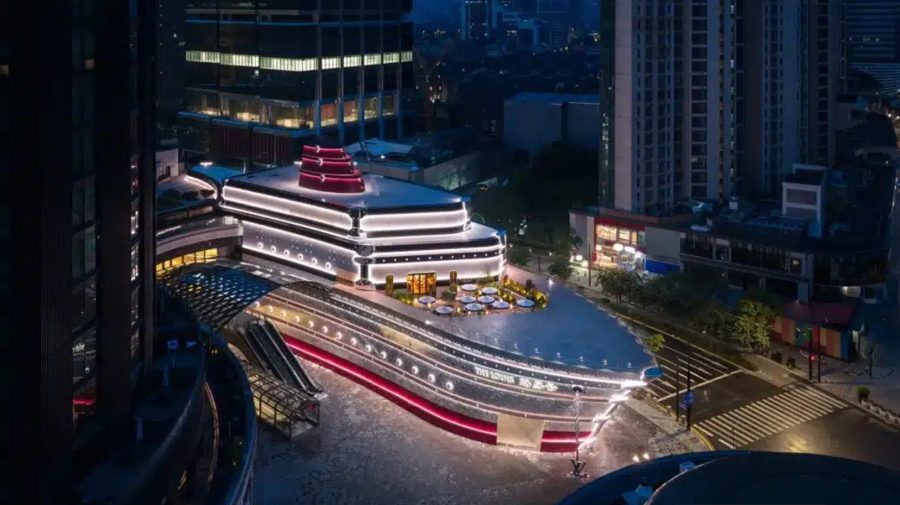 Noul Titanic al luxului! Louis Vuitton „acostează” în Shanghai cu un magazin-nava amiral