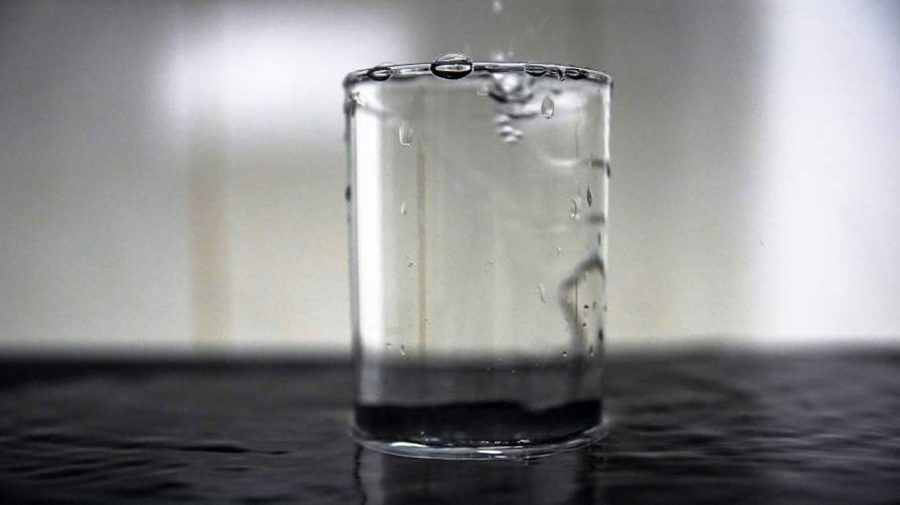 De la grajd în pahar! Rusia inventează mașina care face apă potabilă din bălegar