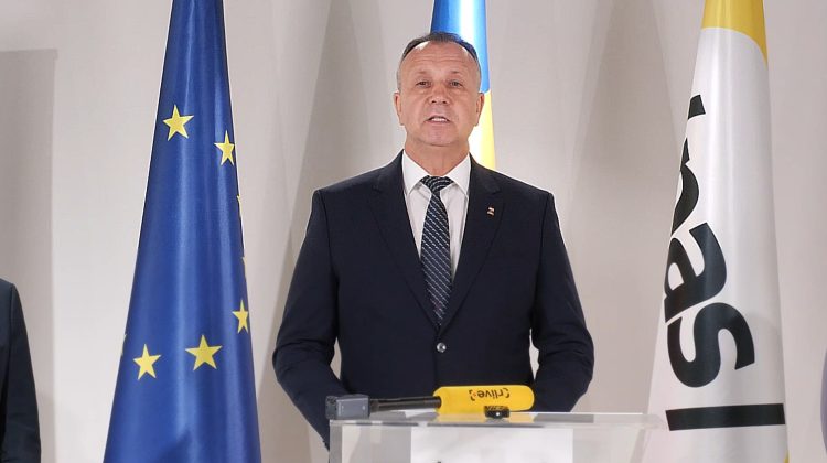 Rector cu venituri din 5 surse și soție milionară! Emil Ceban, pariul PAS pentru alegeri