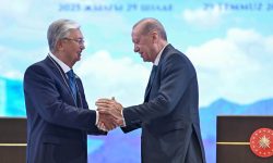 Kazahstanul vrea să ocolească Rusia: Tokaev îi cere lui Erdogan să-i deschidă robinetul petrolului