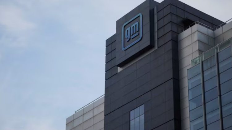 Șoc financiar pentru General Motors: Tarifele impuse de Trump au „mușcat” 1 miliard de dolari din profitul companiei