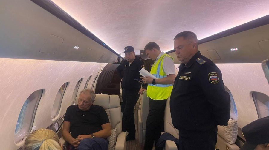 Panică în cercurile de afaceri de la Moscova! Oligarhul aurului Konstantin Strukov, oprit pe pista aeroportului