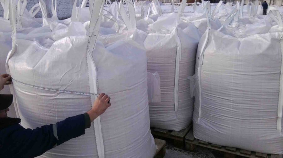 Importuri XXL! Cine face bani grei din sacii giganți aduși în Moldova
