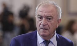 Viață de șeic! Șeful Transgaz, Ion Sterian are 5 secretare, 9 consilieri și 7 șoferi și un specialist PR