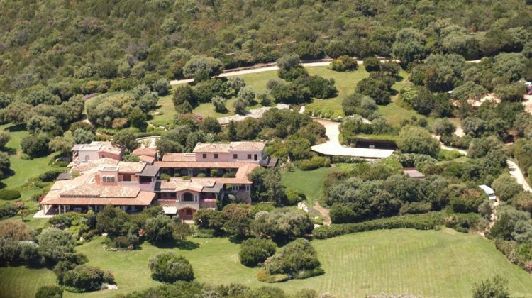 Palatul petrecerilor lui Berlusconi, la preț de aur – cine vrea să pună mâna pe el