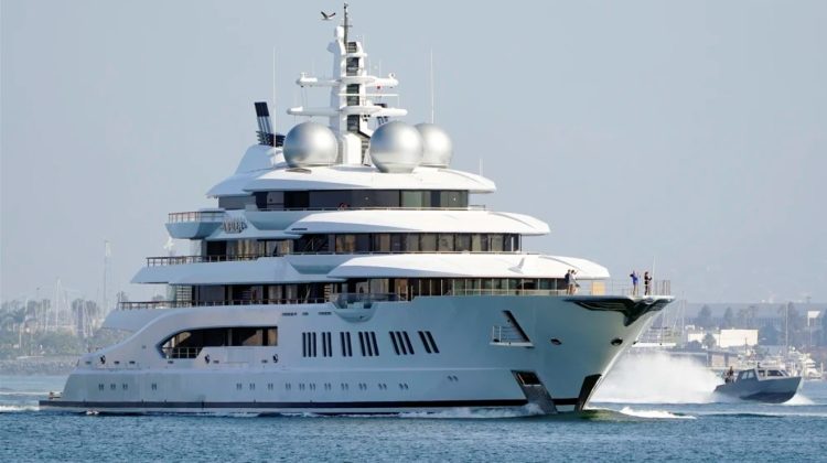 SUA au scos la vânzare iahtul de aur al oligarhului lui Putin, cu 325 milioane e dolari