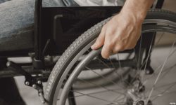 Cât de accesibile sunt secțiile de votare din Moldova pentru persoanele cu nevoi speciale