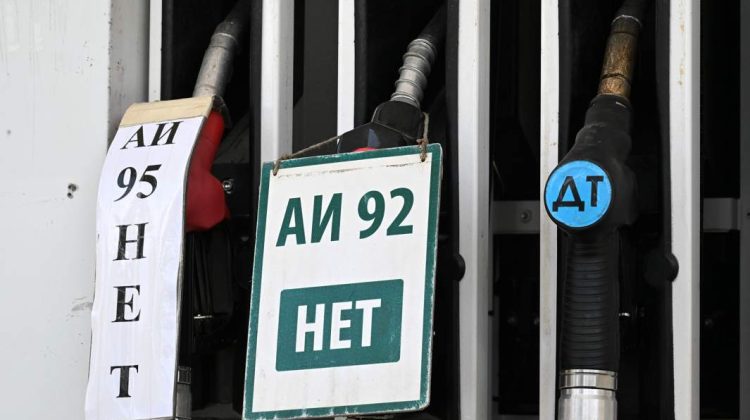 Rusia, pe butuci fără benzină! Stațiile mici trag obloanele