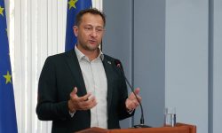 „Nu există bani care cresc în copaci” – mesaj tranșant al Comisarului UE pentru fermierii moldoveni