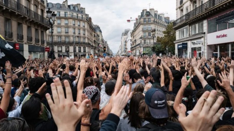 Haos în Europa: bugete goale, străzi în flăcări și lideri paralizați