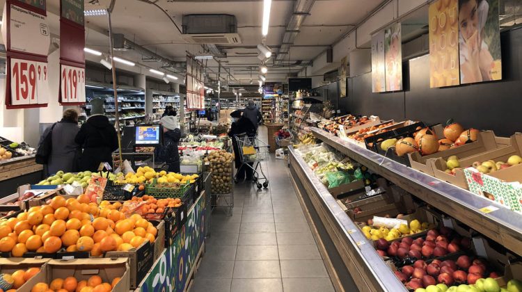 Retailul rusesc se restructurează: lanțurile de supermarketuri se închid, iar „magazinele pentru săraci” se extind