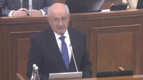 Băncile înoată în bani, dar nu dau nimănui! Munteanu le acuză că sufocă economia