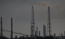 Lovitură dublă pentru Moscova: China și India opresc importurile de petrol rusesc