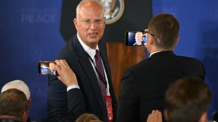 Panică la Kremlin: Putin l-a trimis la Washington pe „negociatorul de serviciu” să repare relația cu Trump